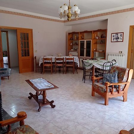 Montagne Rocciose Bed and Breakfast Frascineto Eksteriør billede