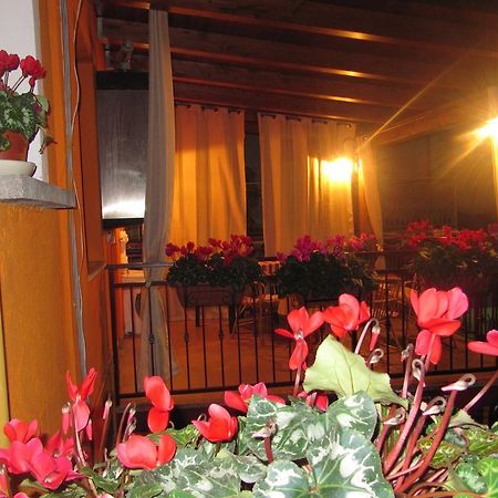 Montagne Rocciose Bed and Breakfast Frascineto Eksteriør billede